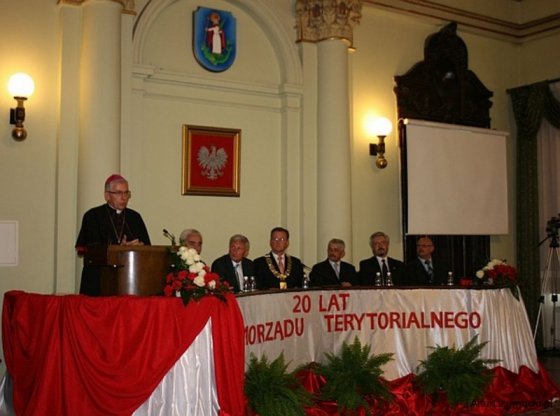 Wystapienie Ordynariusz Wiktora Skworca podczas uroczystej Sesji Rady Miasta z okazji 20-lecia samorządności